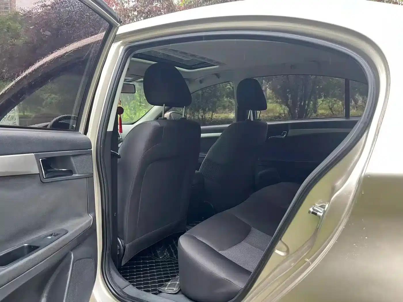 Roewe 350 2015 1.5L Automatic Premium Edition — миниатюра 10