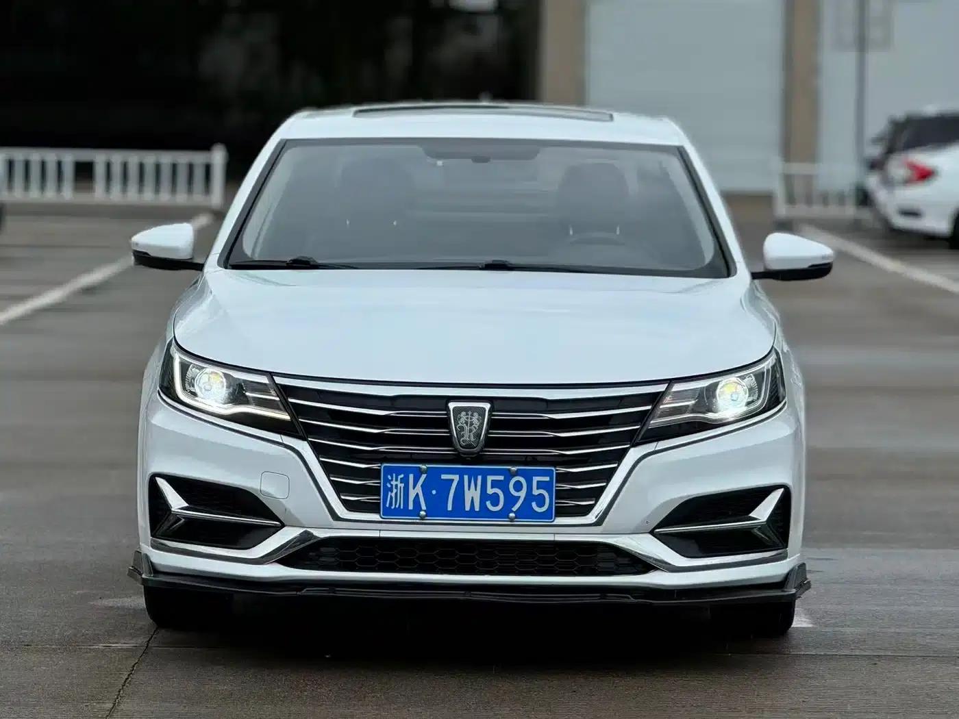 Roewe i6 Classic 2020 PLUS 1.6L CVT 4G Connected Glory Holographic Edition — миниатюра 2
