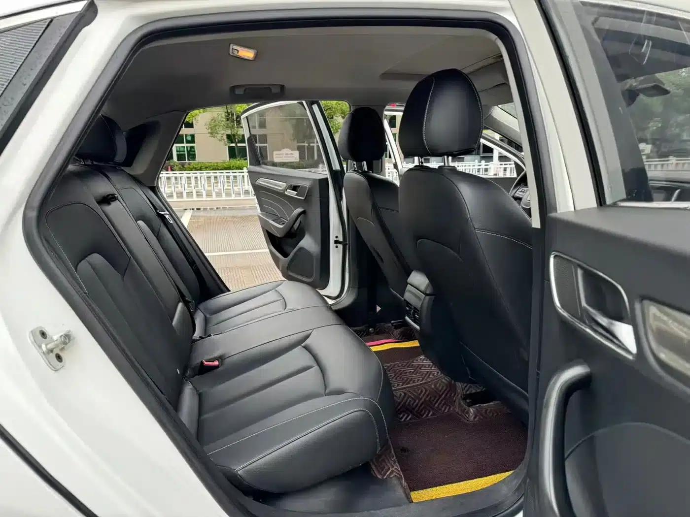 Roewe i6 Classic 2020 PLUS 1.6L CVT 4G Connected Glory Holographic Edition — миниатюра 6