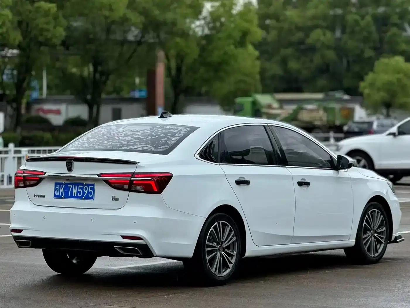 Roewe i6 Classic 2020 PLUS 1.6L CVT 4G Connected Glory Holographic Edition — миниатюра 7