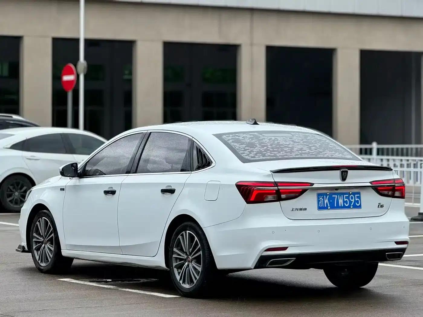 Roewe i6 Classic 2020 PLUS 1.6L CVT 4G Connected Glory Holographic Edition — миниатюра 9