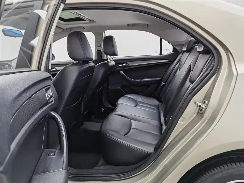 Roewe 360 2017 1.5L Automatic Deluxe Edition — миниатюра 15