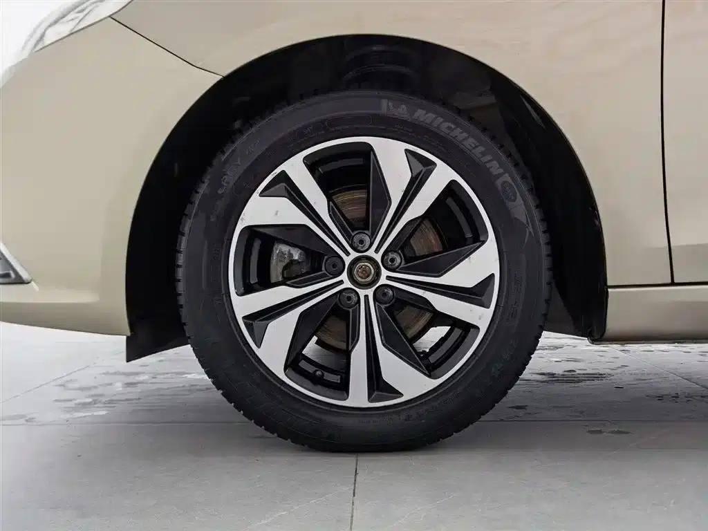 Roewe 360 2017 1.5L Automatic Deluxe Edition — миниатюра 17