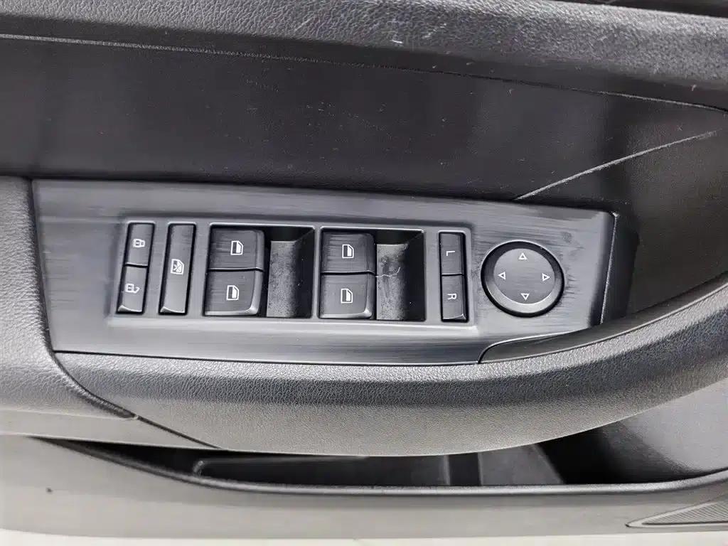 Roewe 360 2017 1.5L Automatic Deluxe Edition — миниатюра 9