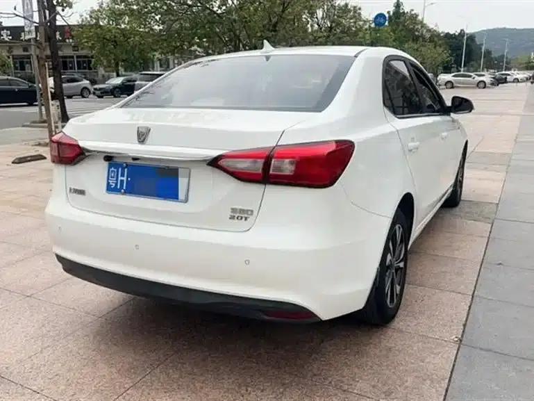 Roewe 360 2017 1.5L Automatic Deluxe Edition — миниатюра 4