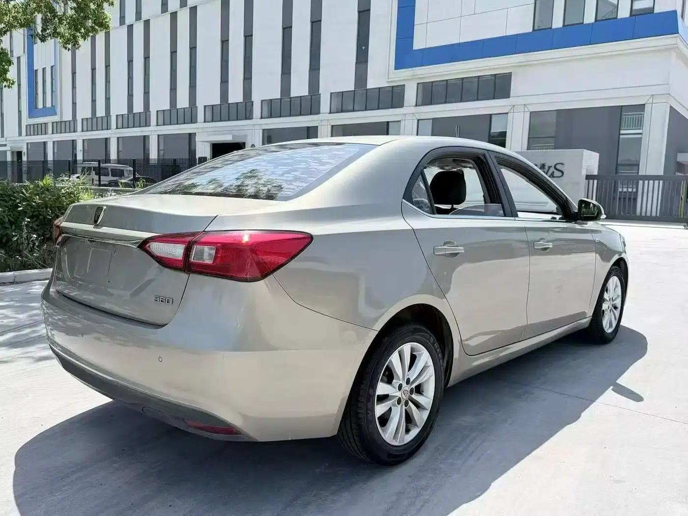 Roewe 360 2015 1.5L Automatic Deluxe Edition — миниатюра 9