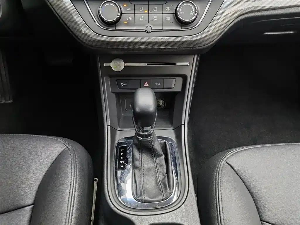 Roewe 360 2017 1.5L Automatic Deluxe Edition — миниатюра 13