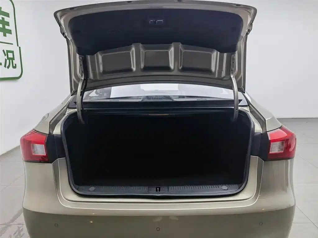 Roewe 360 2017 1.5L Automatic Deluxe Edition — миниатюра 16