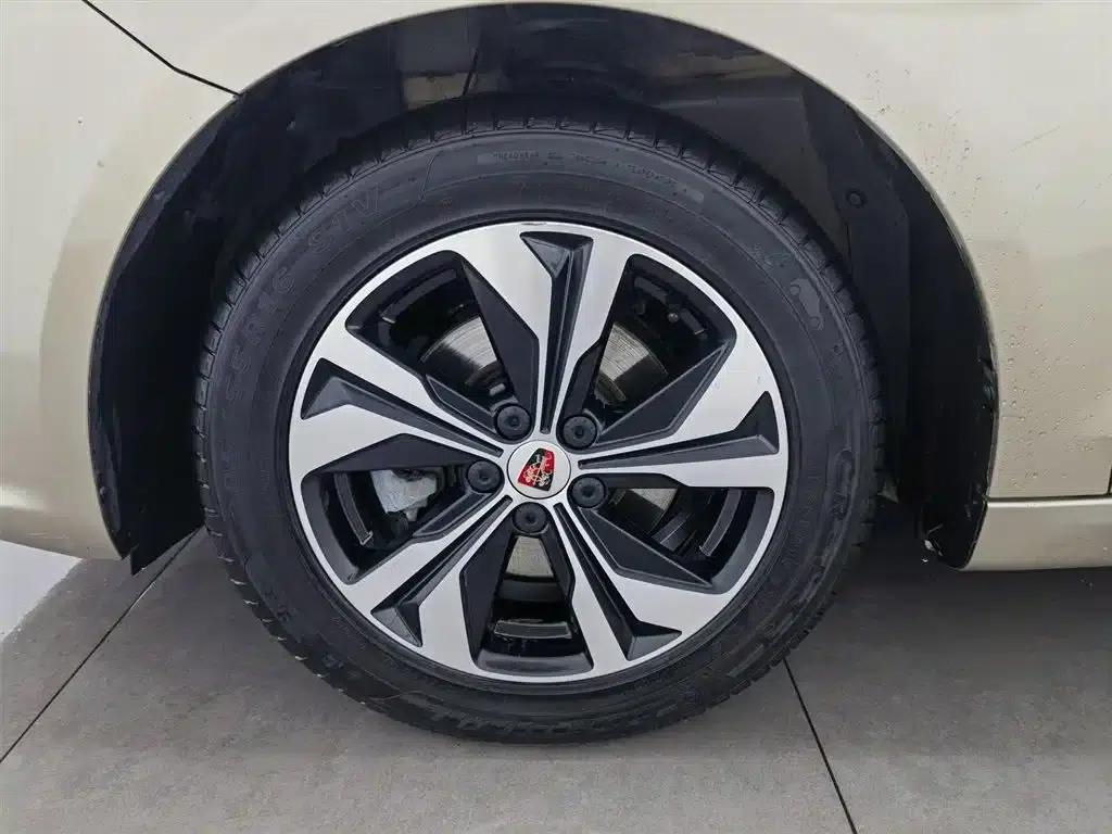 Roewe 360 2017 1.5L Automatic Deluxe Edition — миниатюра 17