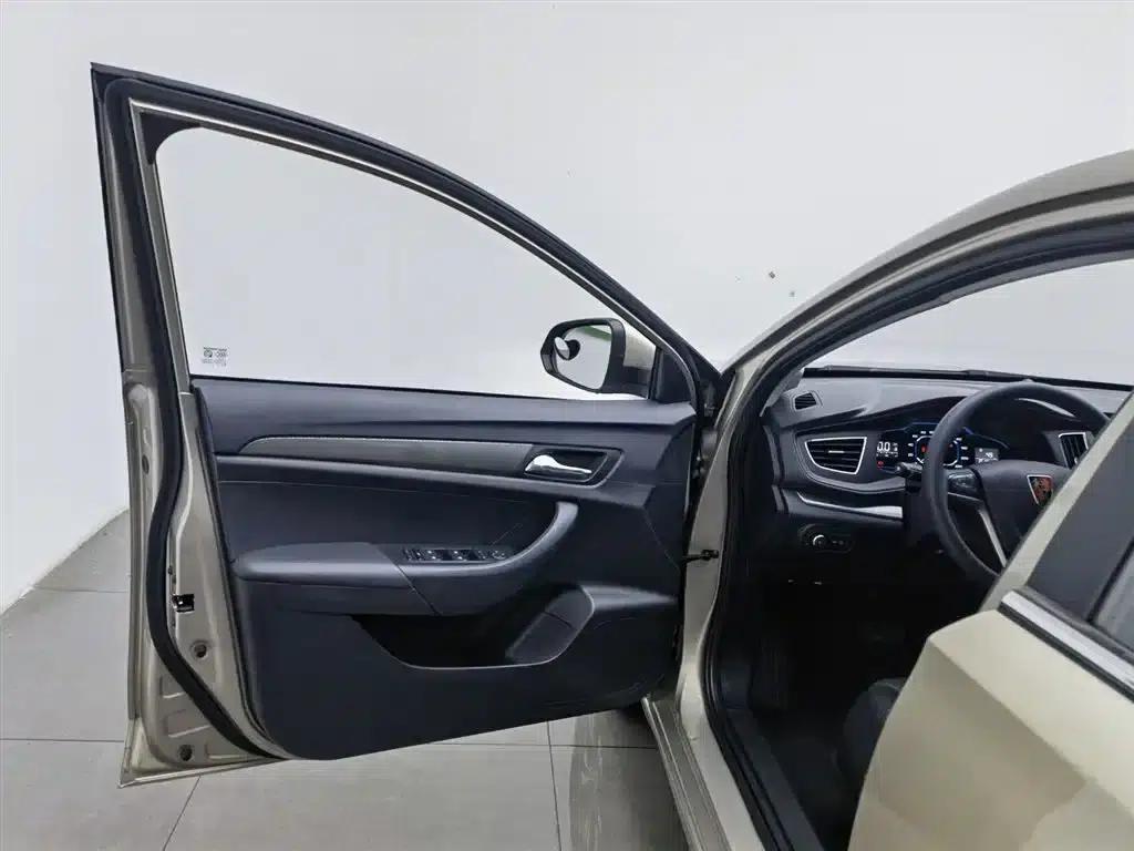 Roewe 360 2017 1.5L Automatic Deluxe Edition — миниатюра 8
