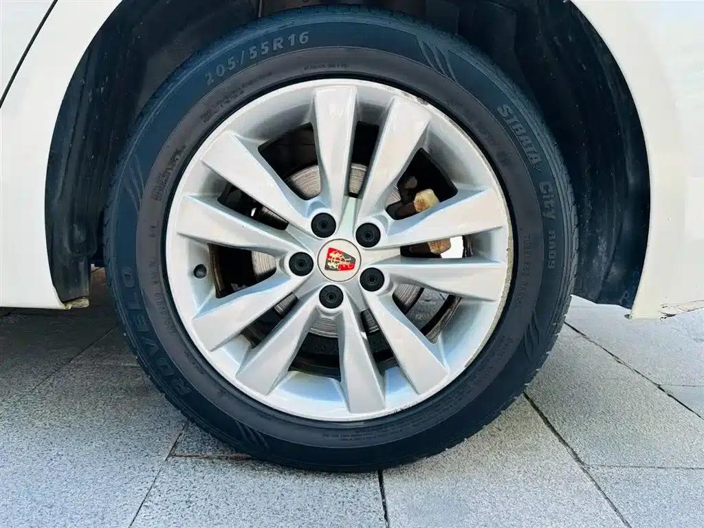 Roewe 360 2015 1.5L Automatic Deluxe Edition — миниатюра 11
