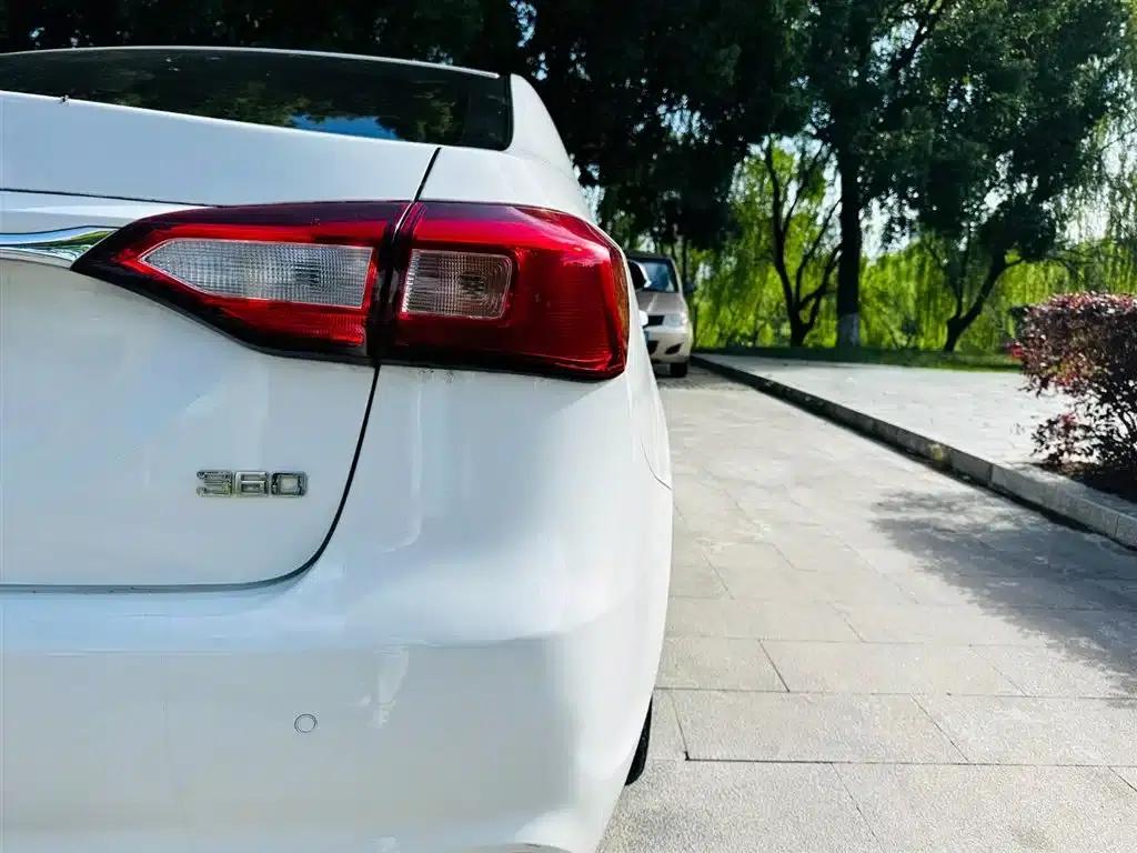 Roewe 360 2015 1.5L Automatic Deluxe Edition — миниатюра 12