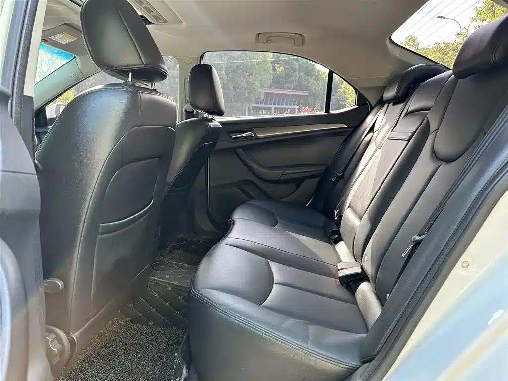 Roewe 360 2015 1.5L Automatic Deluxe Edition — миниатюра 6