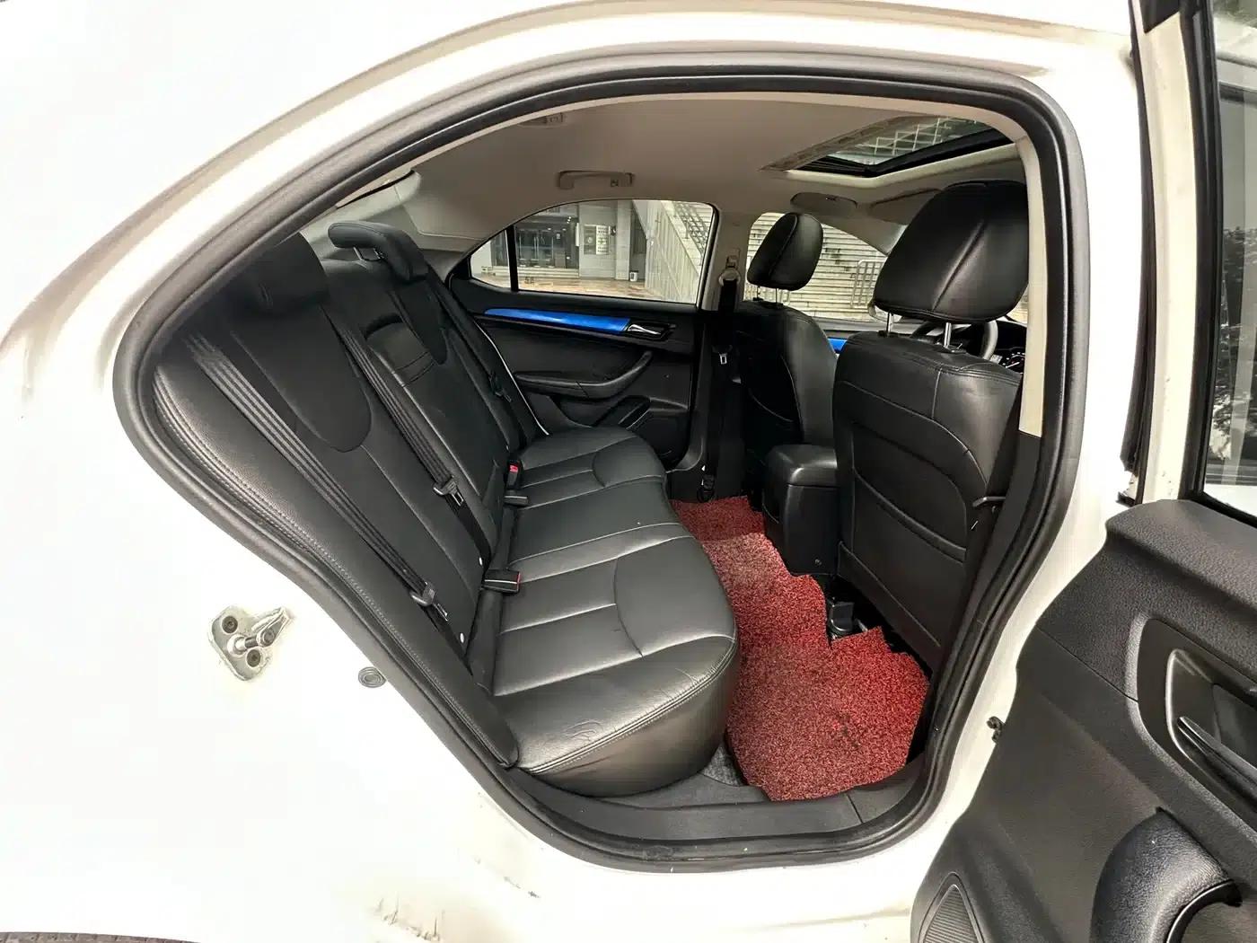 Roewe 360 2017 1.5L Automatic Deluxe Edition — миниатюра 13