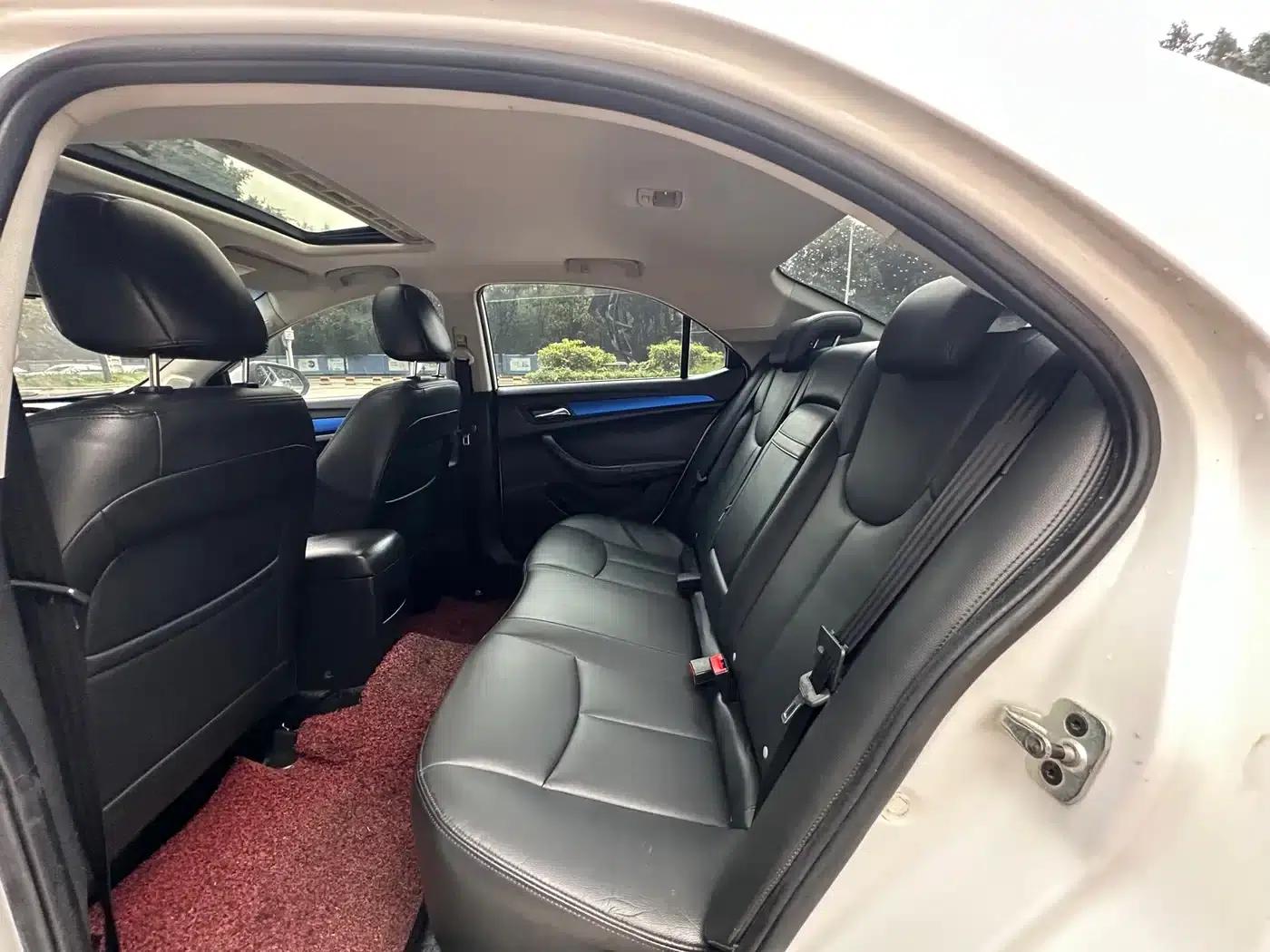 Roewe 360 2017 1.5L Automatic Deluxe Edition — миниатюра 14