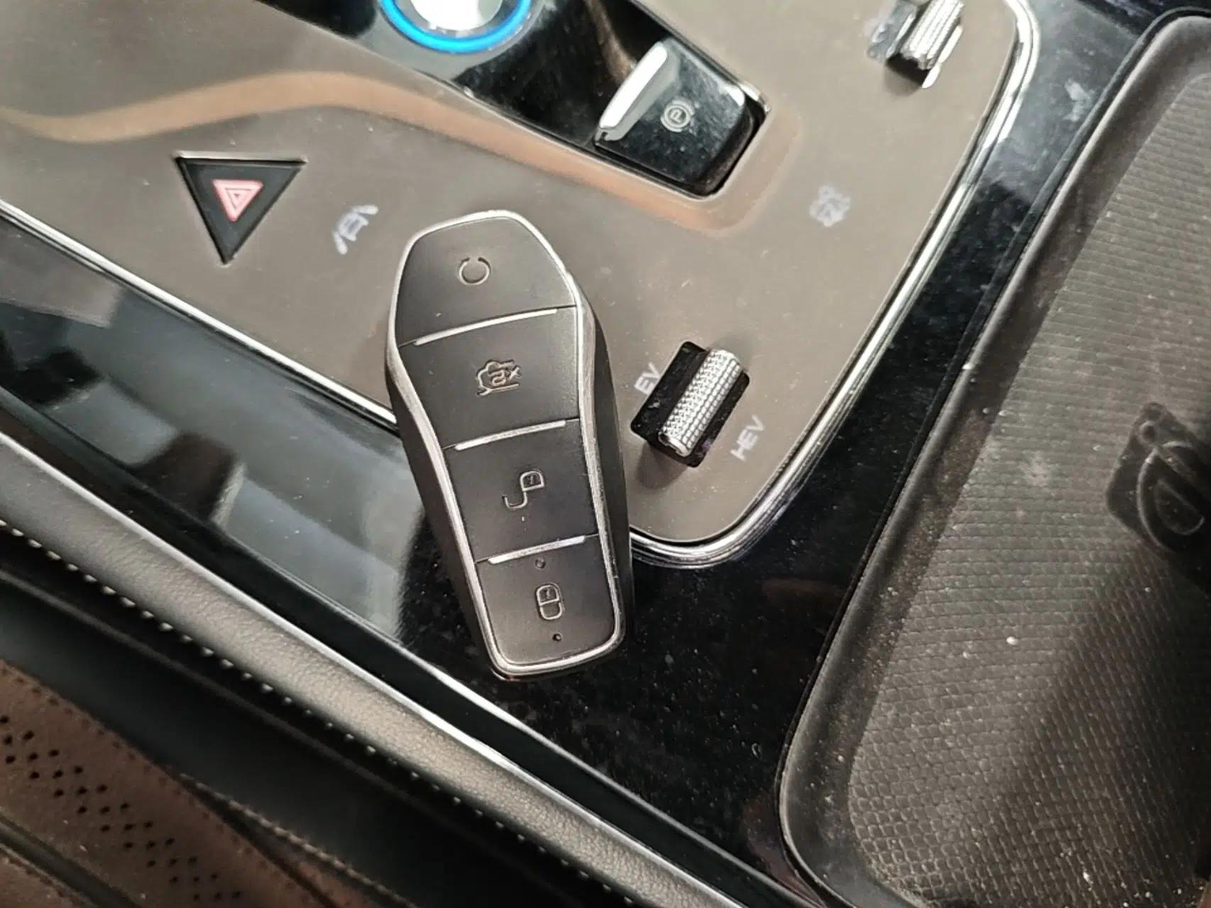 BYD Tang New Energy 2023 DM-i Champion Edition 112KM Prestige Model — миниатюра 22
