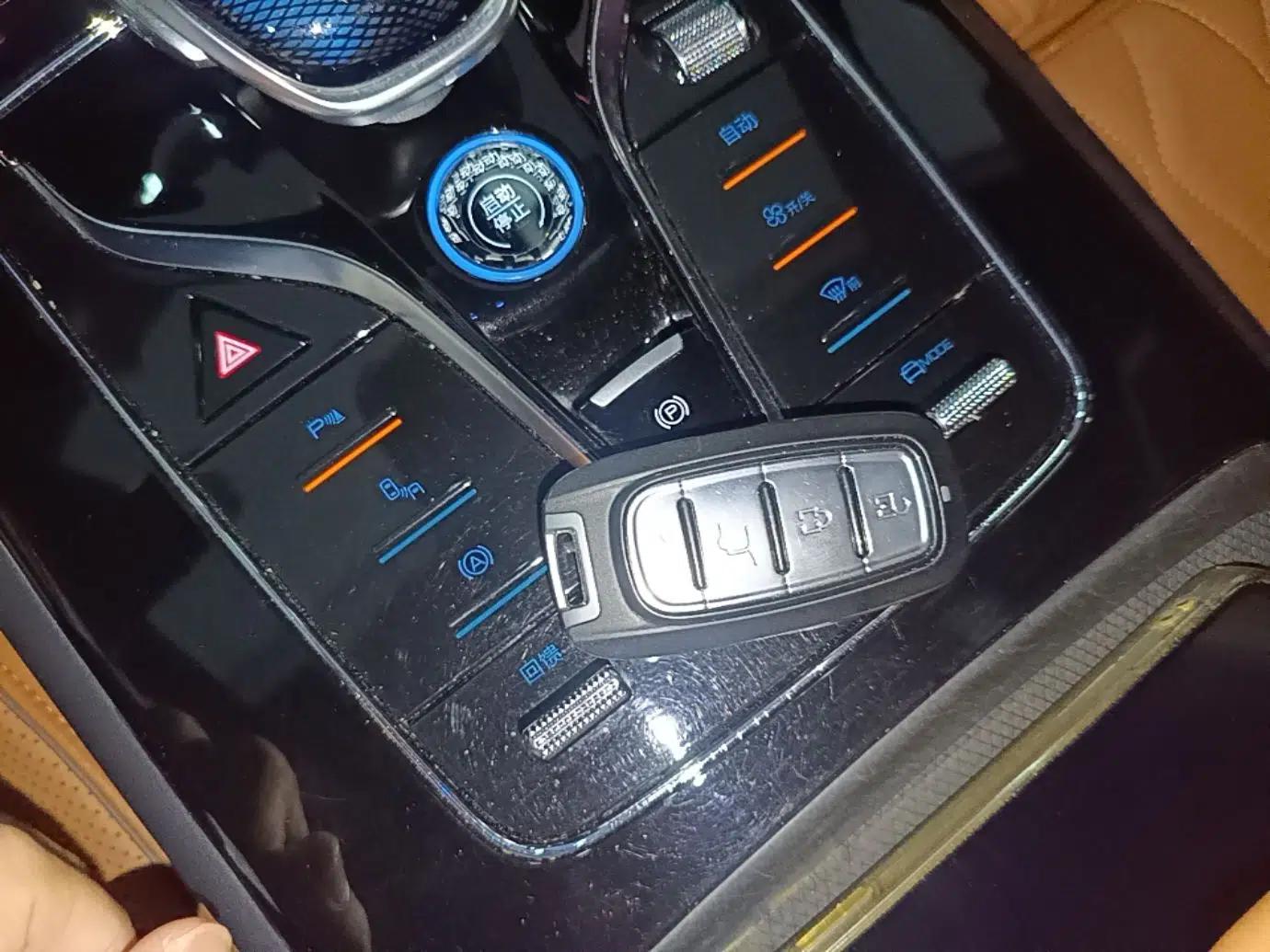 BYD Tang New Energy 2022 EV 730KM Luxury Model — миниатюра 12