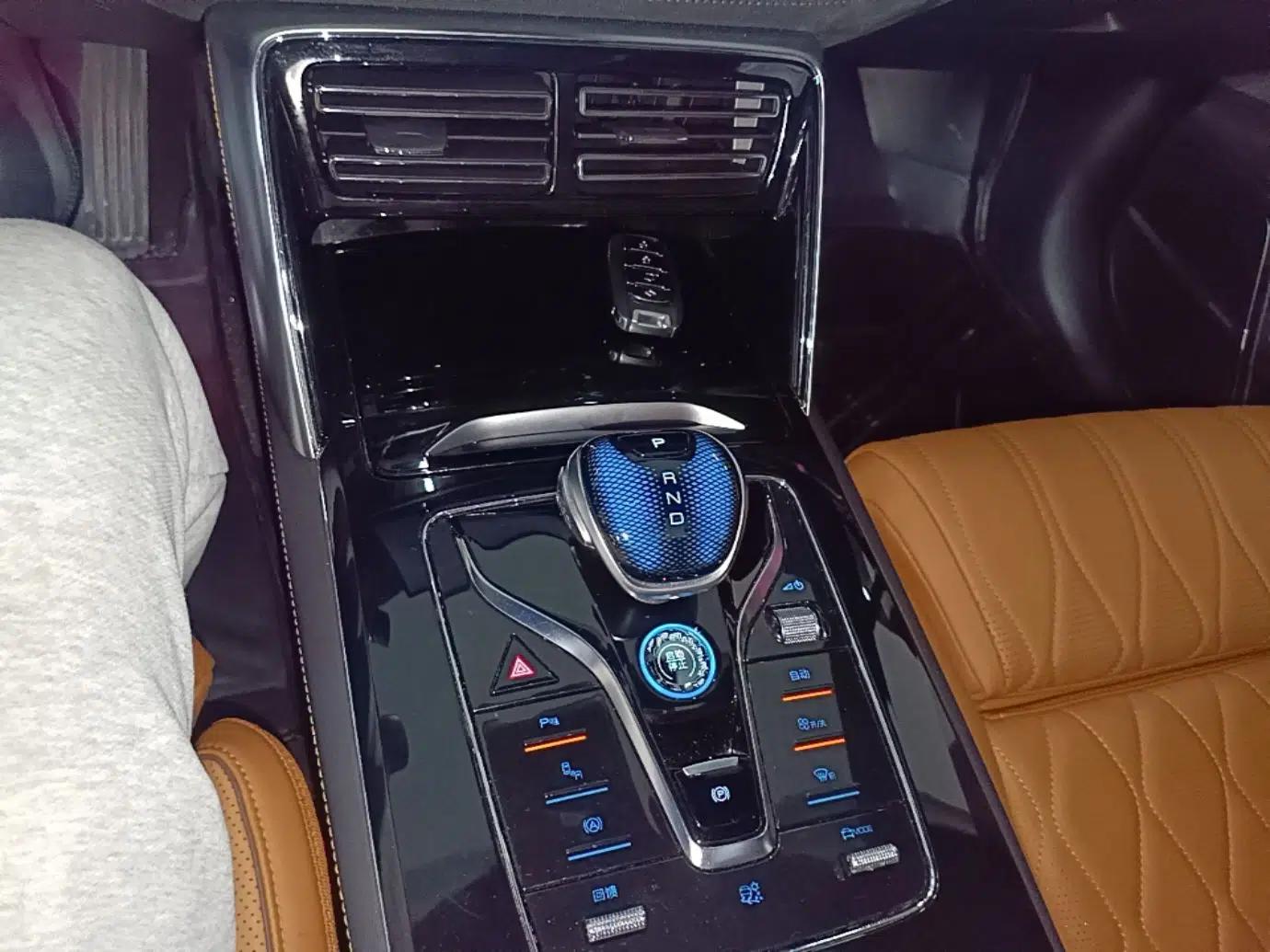 BYD Tang New Energy 2022 EV 730KM Luxury Model — миниатюра 17