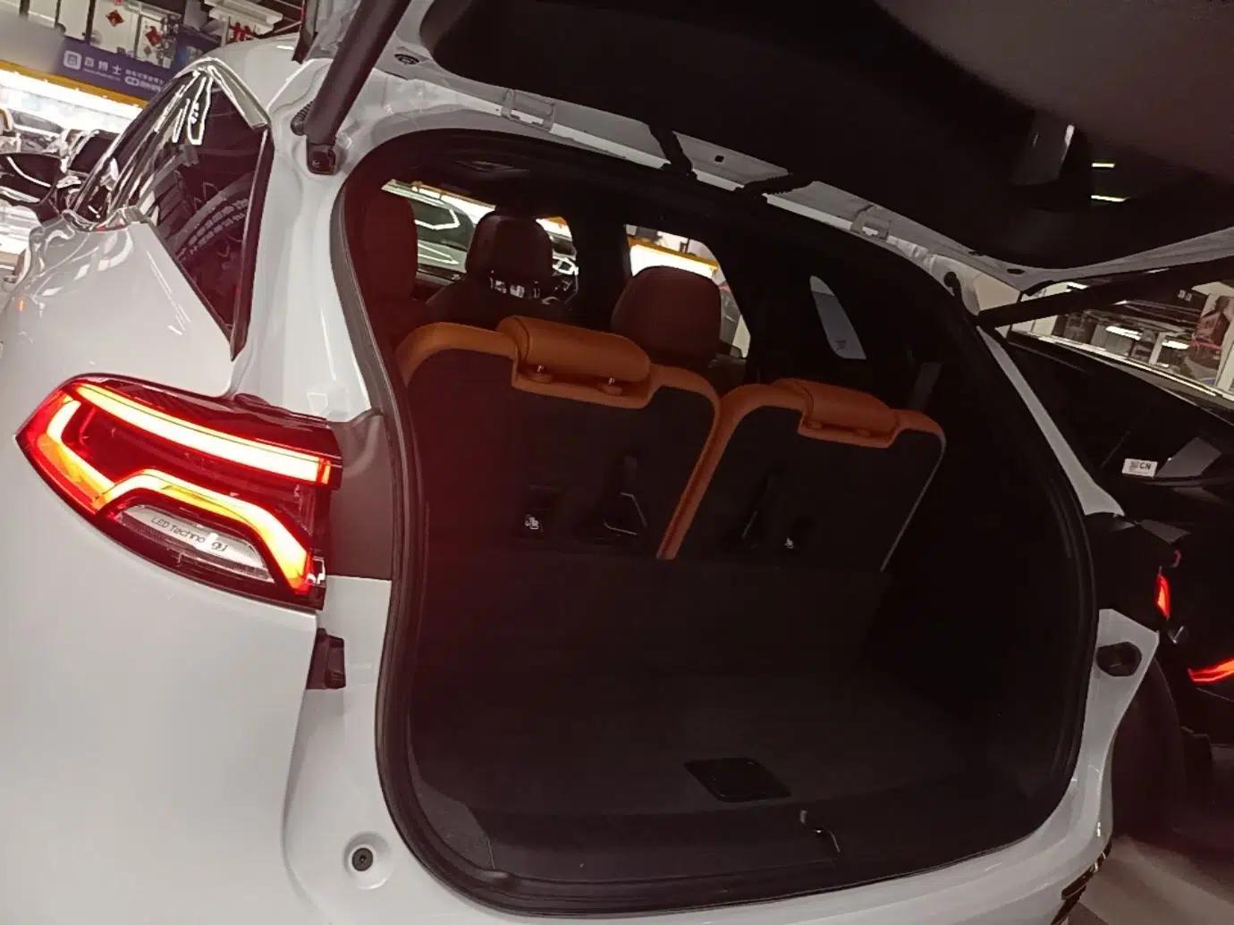 BYD Tang New Energy 2022 EV 730KM Luxury Model — миниатюра 22