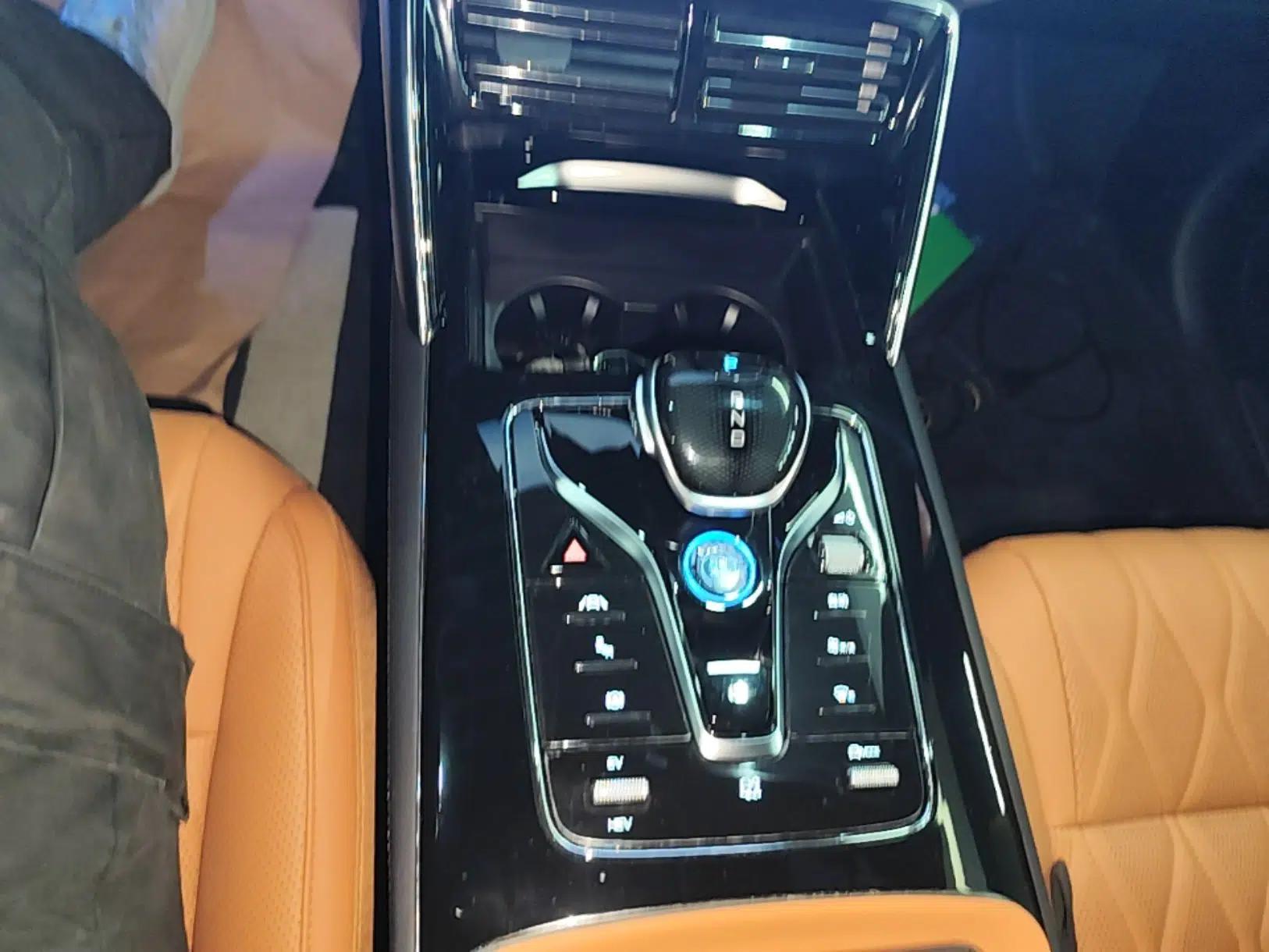 BYD Tang New Energy 2023 DM-i Champion Edition 112KM Prestige Model — миниатюра 17
