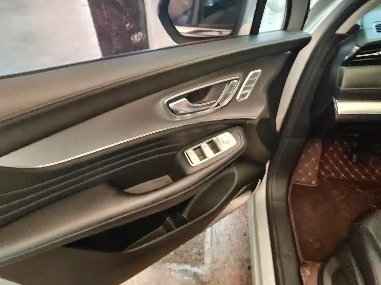 Roewe RX5 MAX 2019 300TGI Automatic Intelligent Cockpit Luxury Edition — миниатюра 13