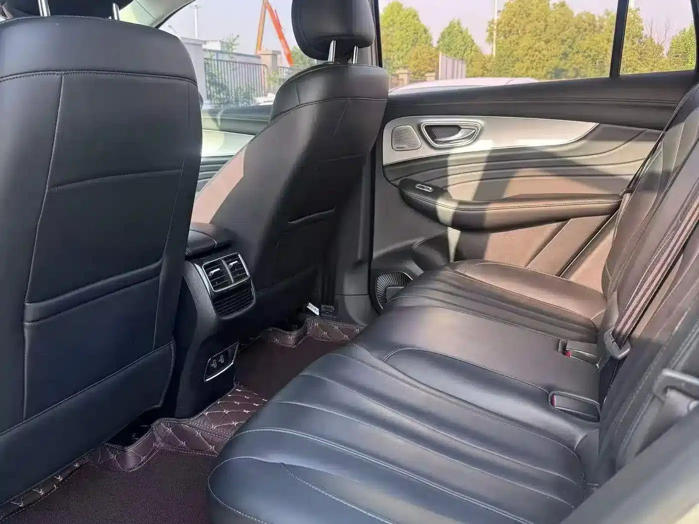 Roewe RX5 MAX 2019 300TGI Automatic Intelligent Cockpit Luxury Edition — миниатюра 6