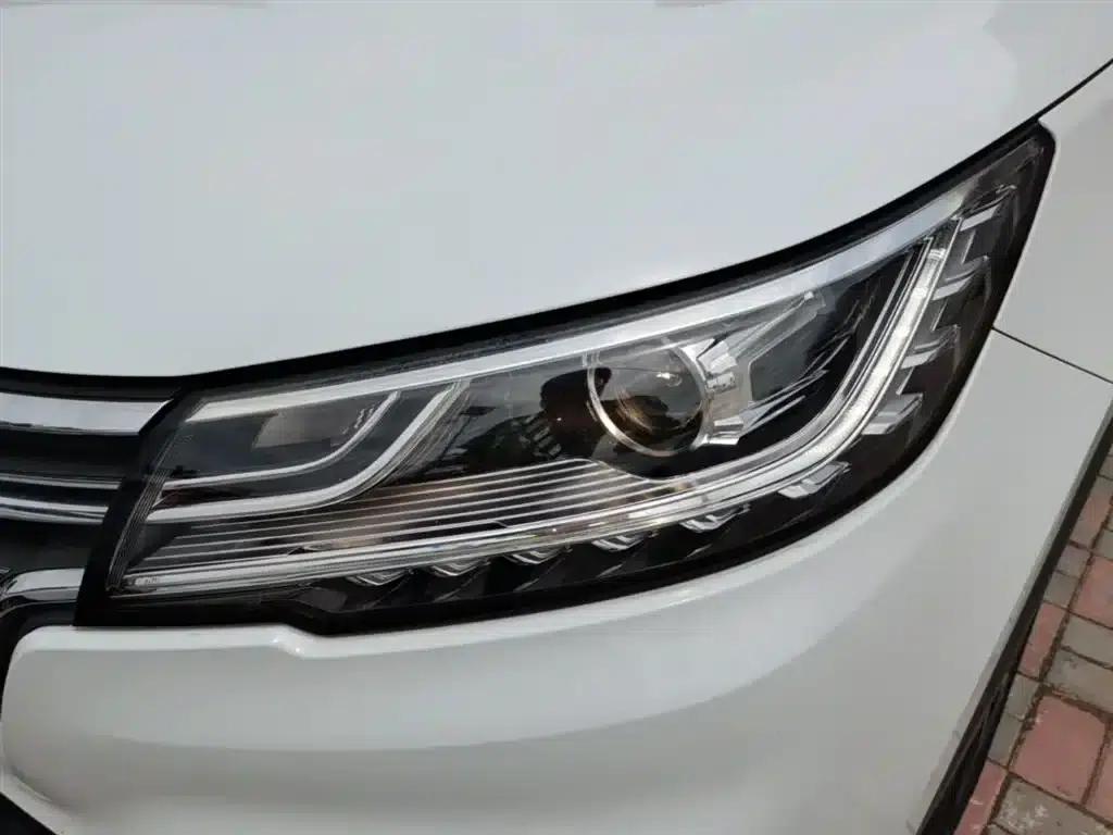 Roewe RX3 2018 1.6L Manual Flagship Edition — миниатюра 24