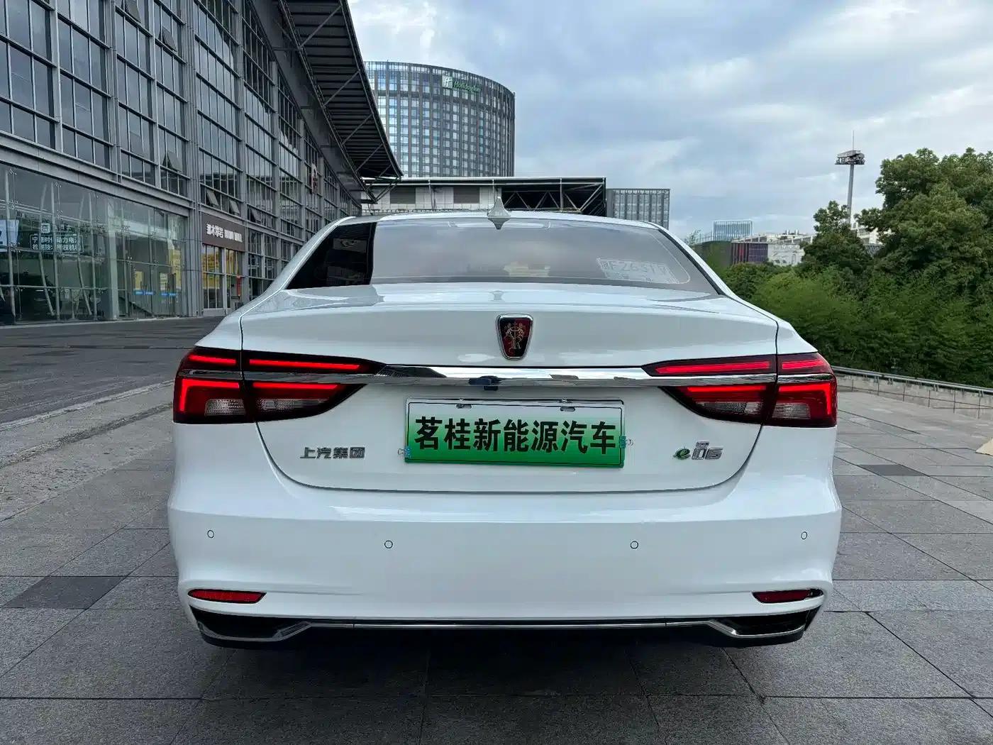 Roewe i6 New Energy 2017 45T Hybrid Connected Smart Edition — миниатюра 4
