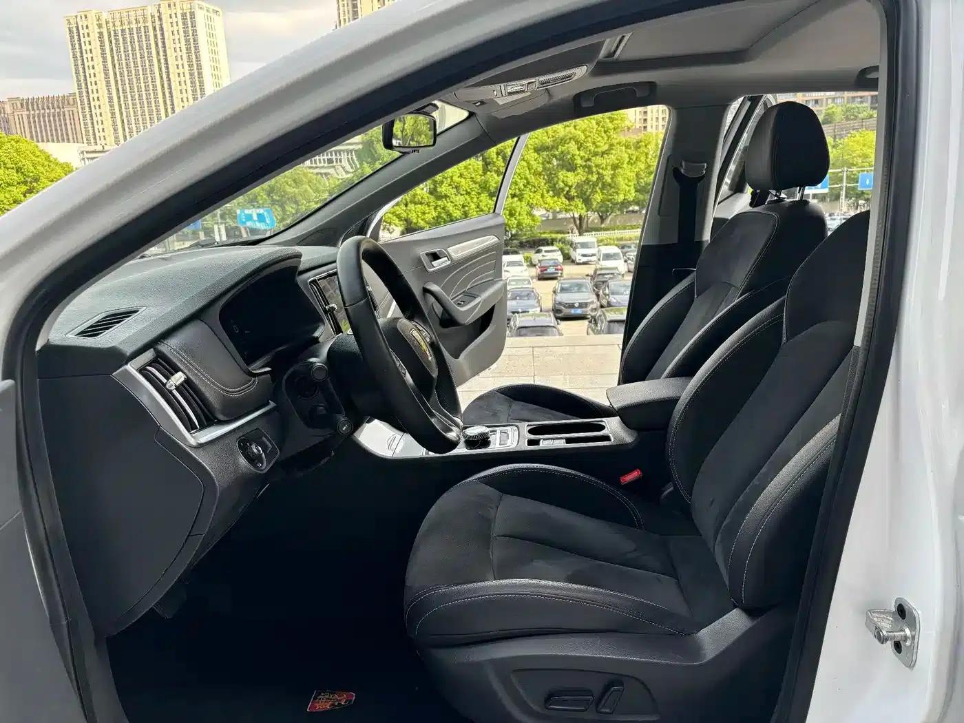 Roewe i6 New Energy 2017 45T Hybrid Connected Smart Edition — миниатюра 7