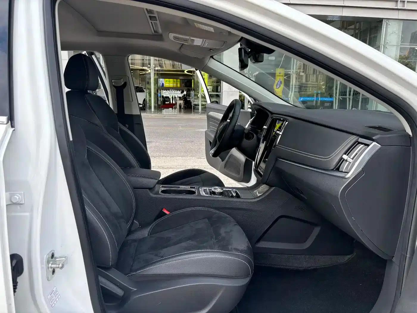 Roewe i6 New Energy 2017 45T Hybrid Connected Smart Edition — миниатюра 9