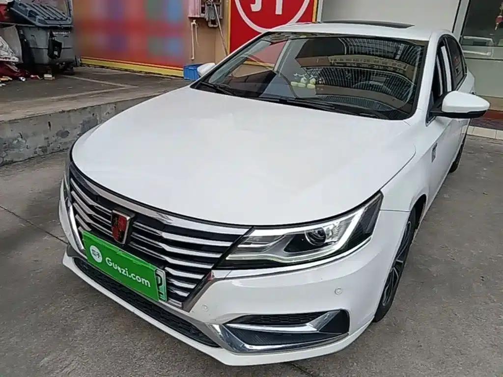 Roewe i6 New Energy 2019 PLUS 50T Internet Glory Flagship Edition — миниатюра 1