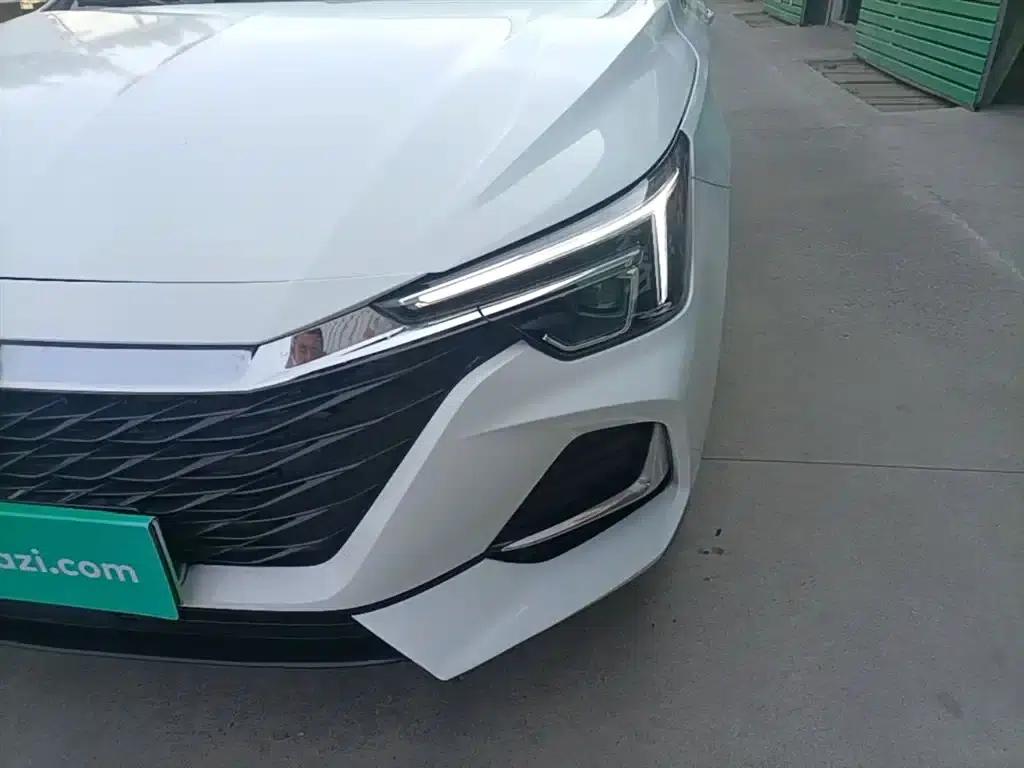 Roewe i6 MAX New Energy 2023 EV 420 Panoramic Roof Special Edition — миниатюра 24