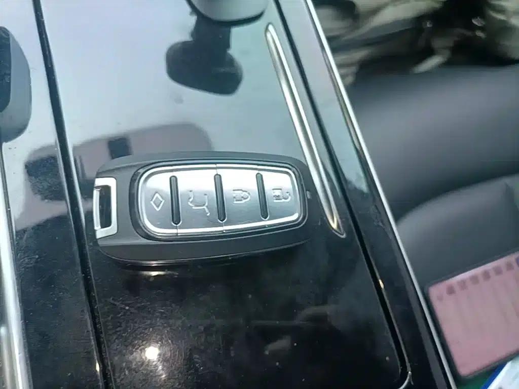 Roewe i6 MAX New Energy 2023 EV 420 Panoramic Roof Special Edition — миниатюра 9