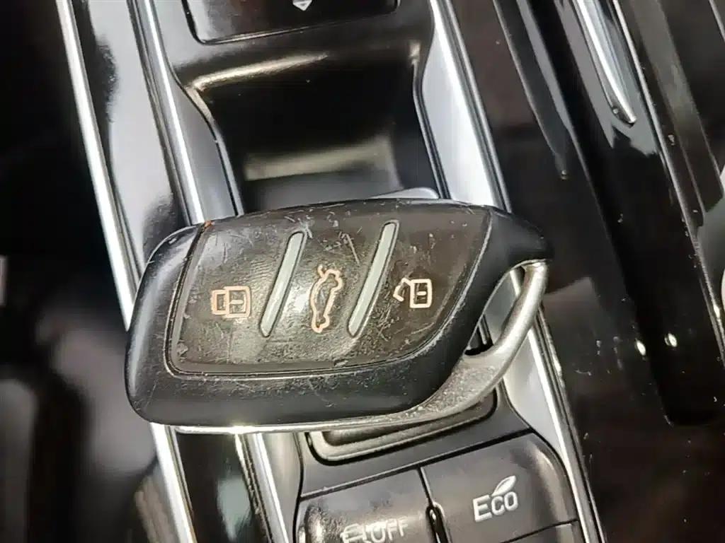 Roewe i6 MAX 2020 300TGI Automatic Cool and Intelligent Driving Edition — миниатюра 9