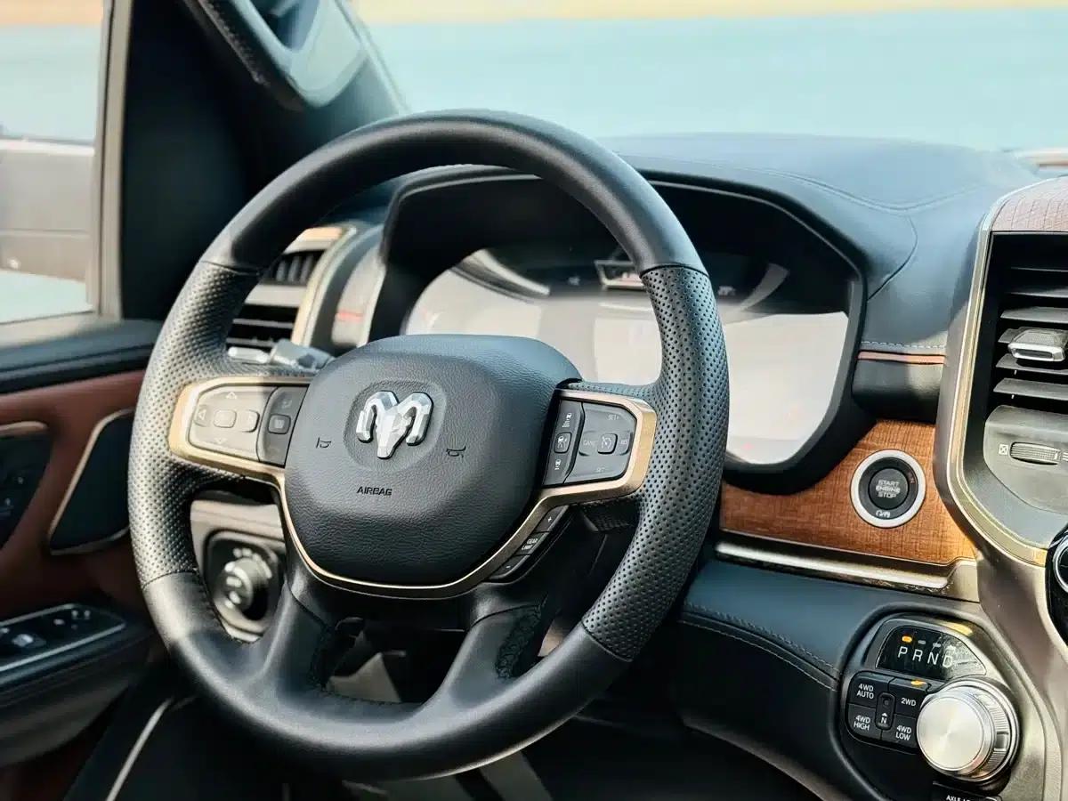 RAM Trucks 2024 1500 5.7L — миниатюра 11