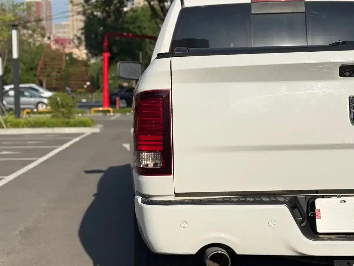 RAM Trucks 2013 1500 5.7L — миниатюра 14