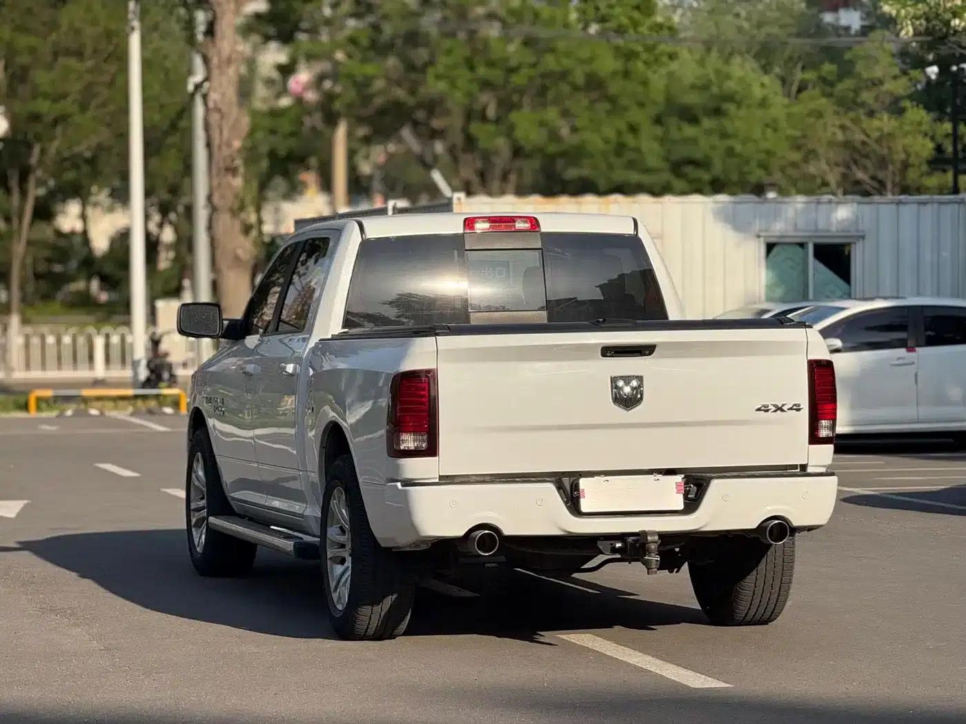 RAM Trucks 2013 1500 5.7L — миниатюра 15