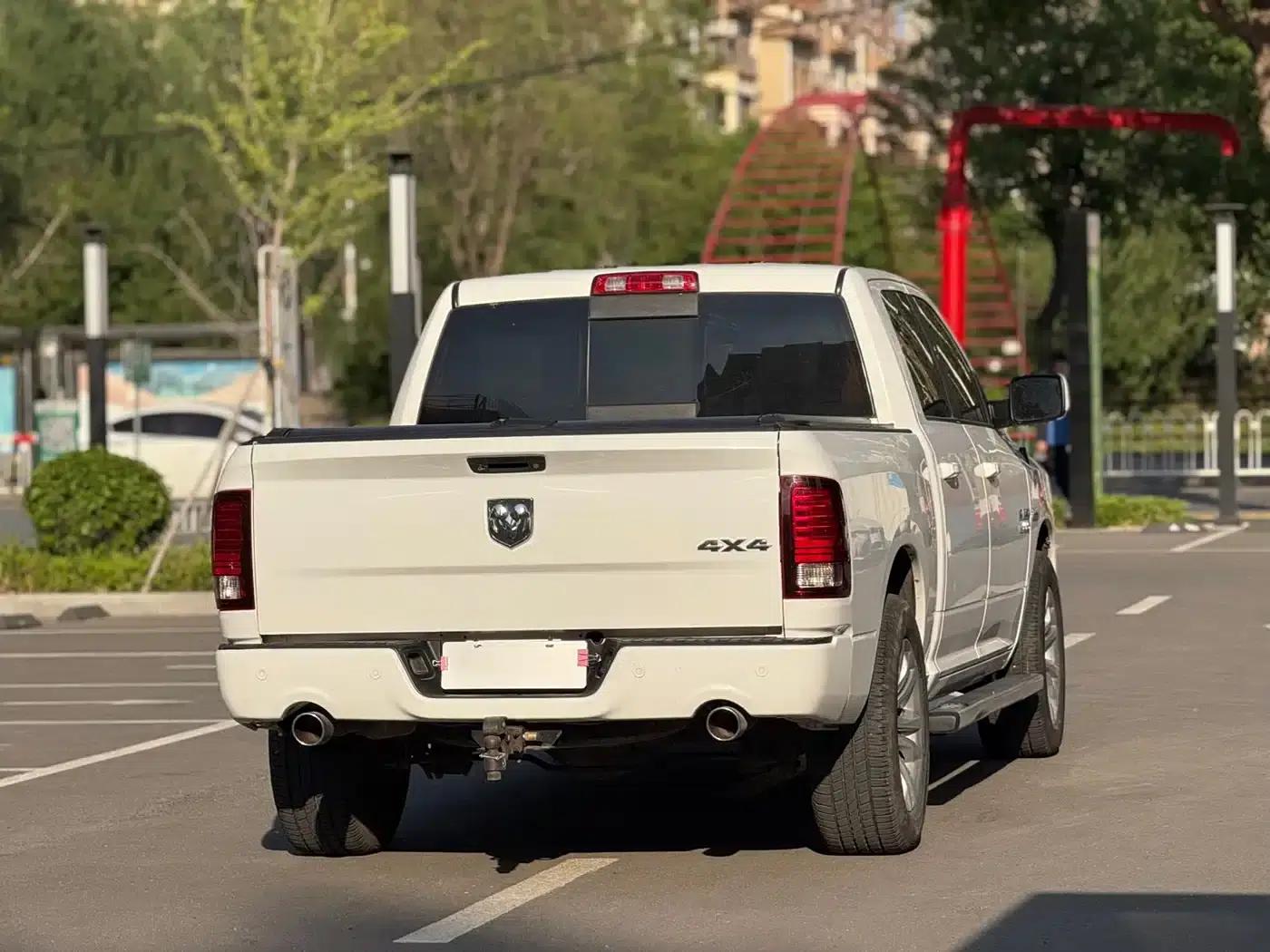 RAM Trucks 2013 1500 5.7L — миниатюра 17