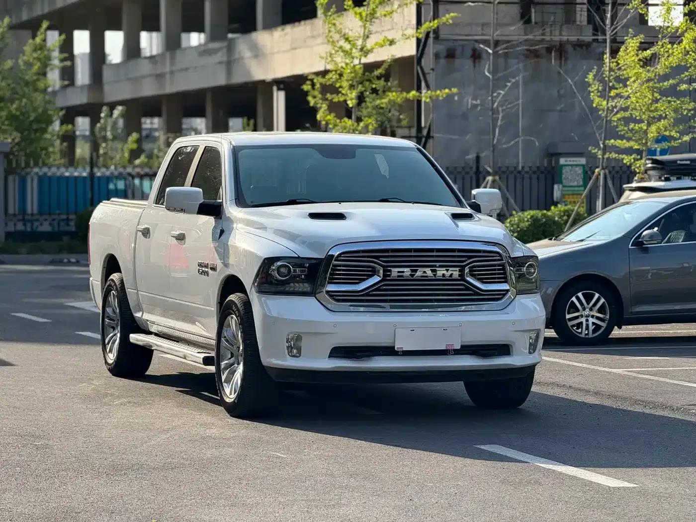 RAM Trucks 2013 1500 5.7L — миниатюра 3