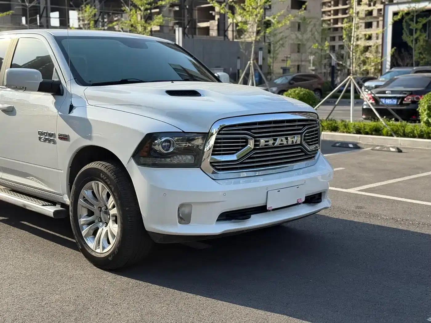RAM Trucks 2013 1500 5.7L — миниатюра 4