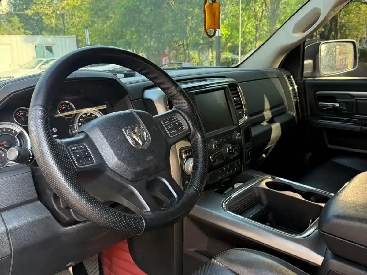 RAM Trucks 2013 1500 5.7L — миниатюра 6