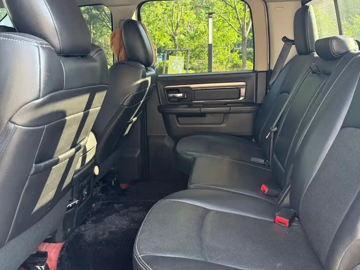 RAM Trucks 2013 1500 5.7L — миниатюра 7