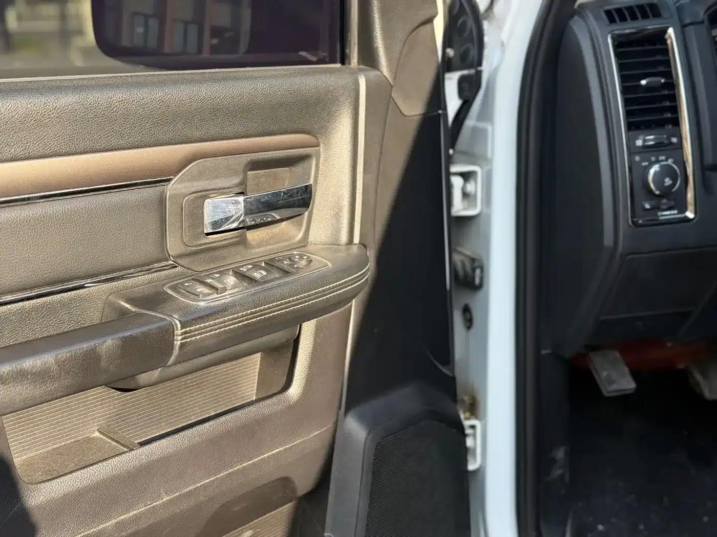 RAM Trucks 2013 1500 5.7L — миниатюра 10