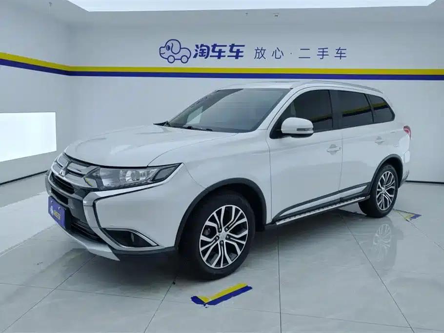 Outlander 2018 2.0L 2WD Glory Edition 5-seater — миниатюра 1