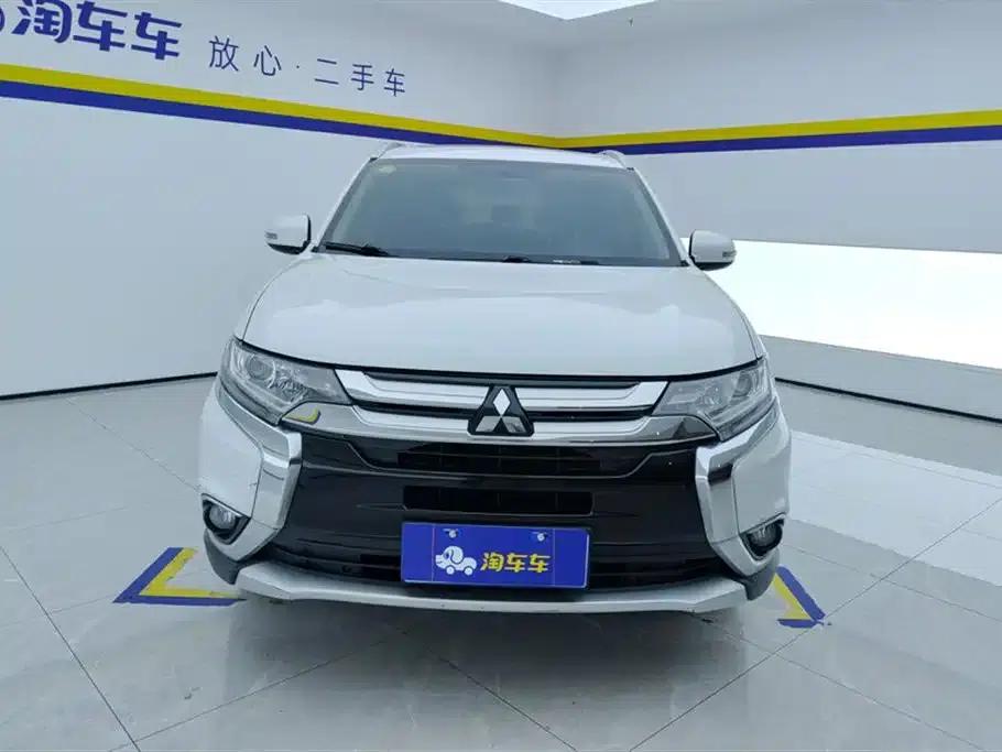 Outlander 2018 2.0L 2WD Glory Edition 5-seater — миниатюра 2