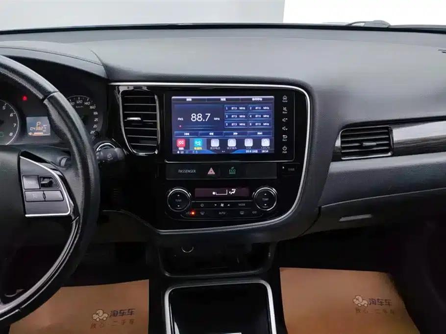 Outlander 2018 2.0L 2WD Glory Edition 5-seater — миниатюра 13