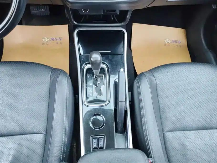Outlander 2018 2.0L 2WD Glory Edition 5-seater — миниатюра 16