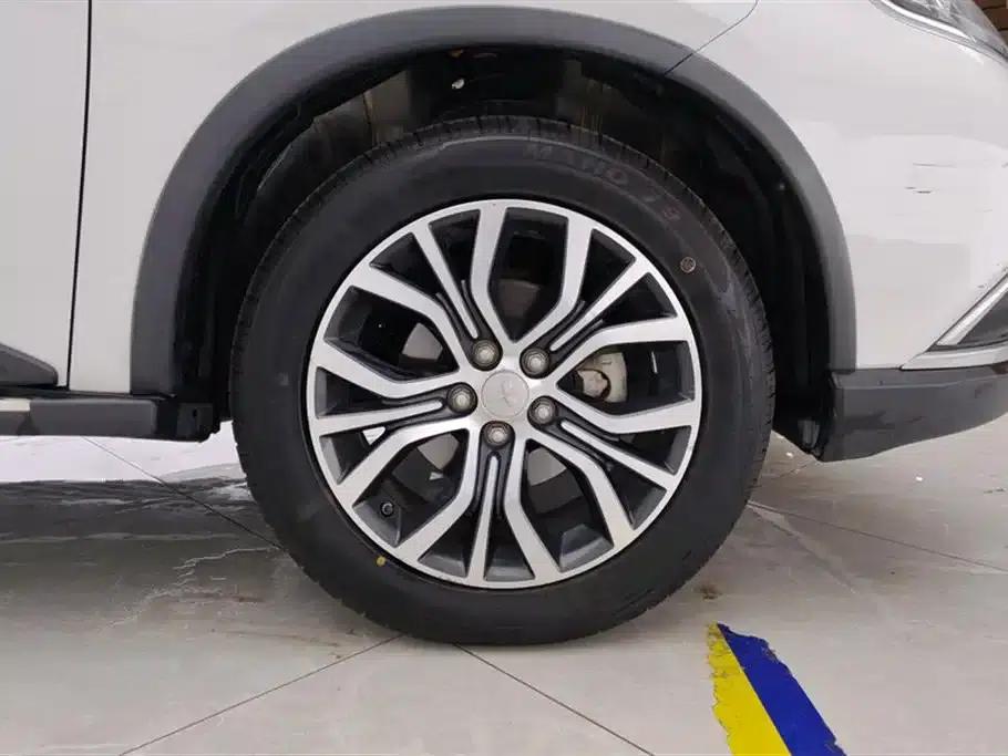 Outlander 2018 2.0L 2WD Glory Edition 5-seater — миниатюра 6