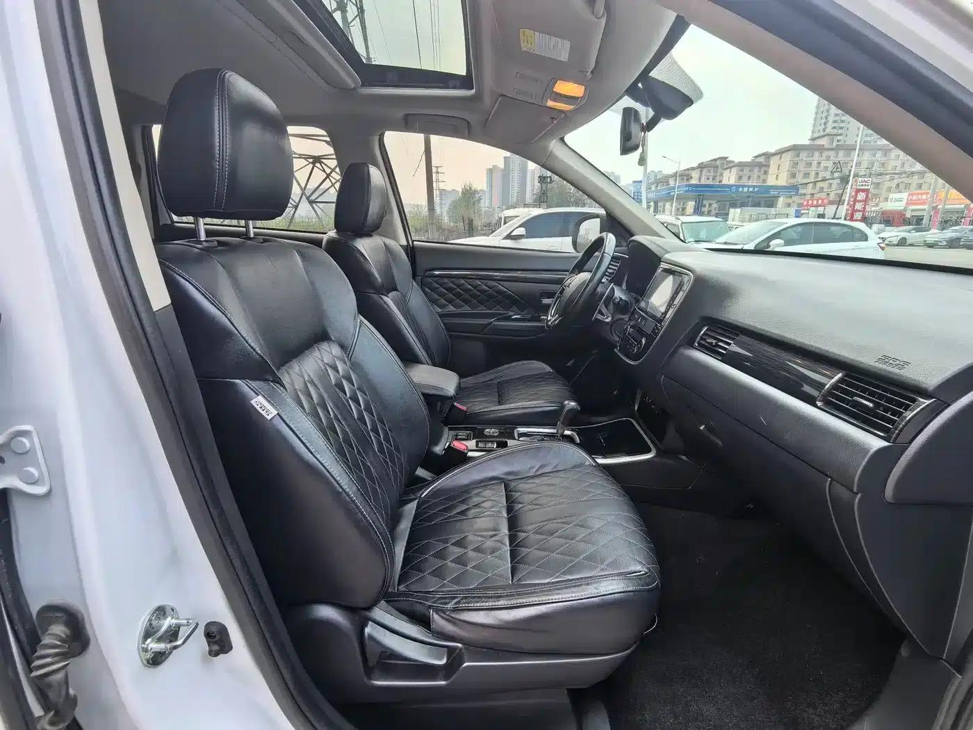 Outlander 2021 2.0L 2WD Enjoy Edition 5-seater — миниатюра 12