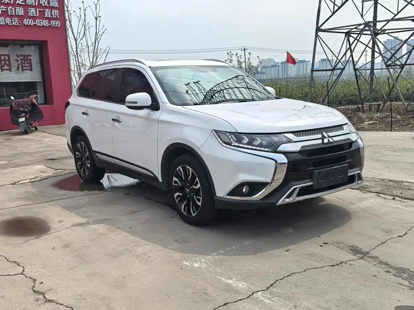 Outlander 2021 2.0L 2WD Enjoy Edition 5-seater — миниатюра 3